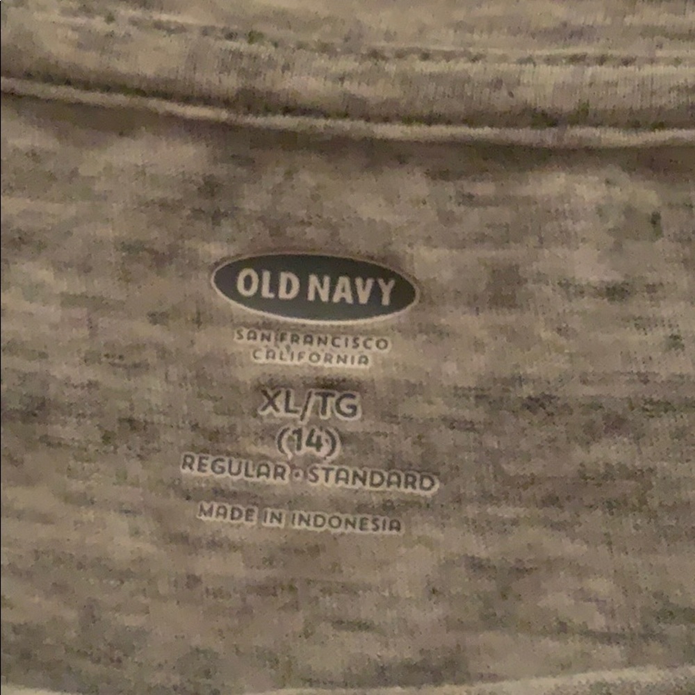 Basic old navy tee - Picture 2 of 2